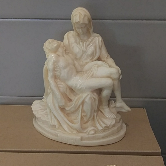 Vintage1964 N.Y. World's s Fair Pieta Figurine